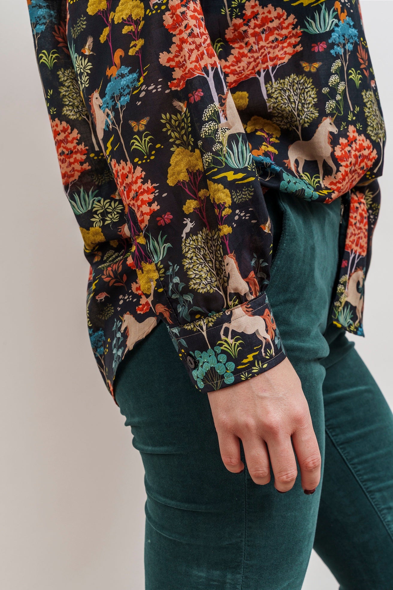 OVERSIZED UNICORN-patterned SHIRT