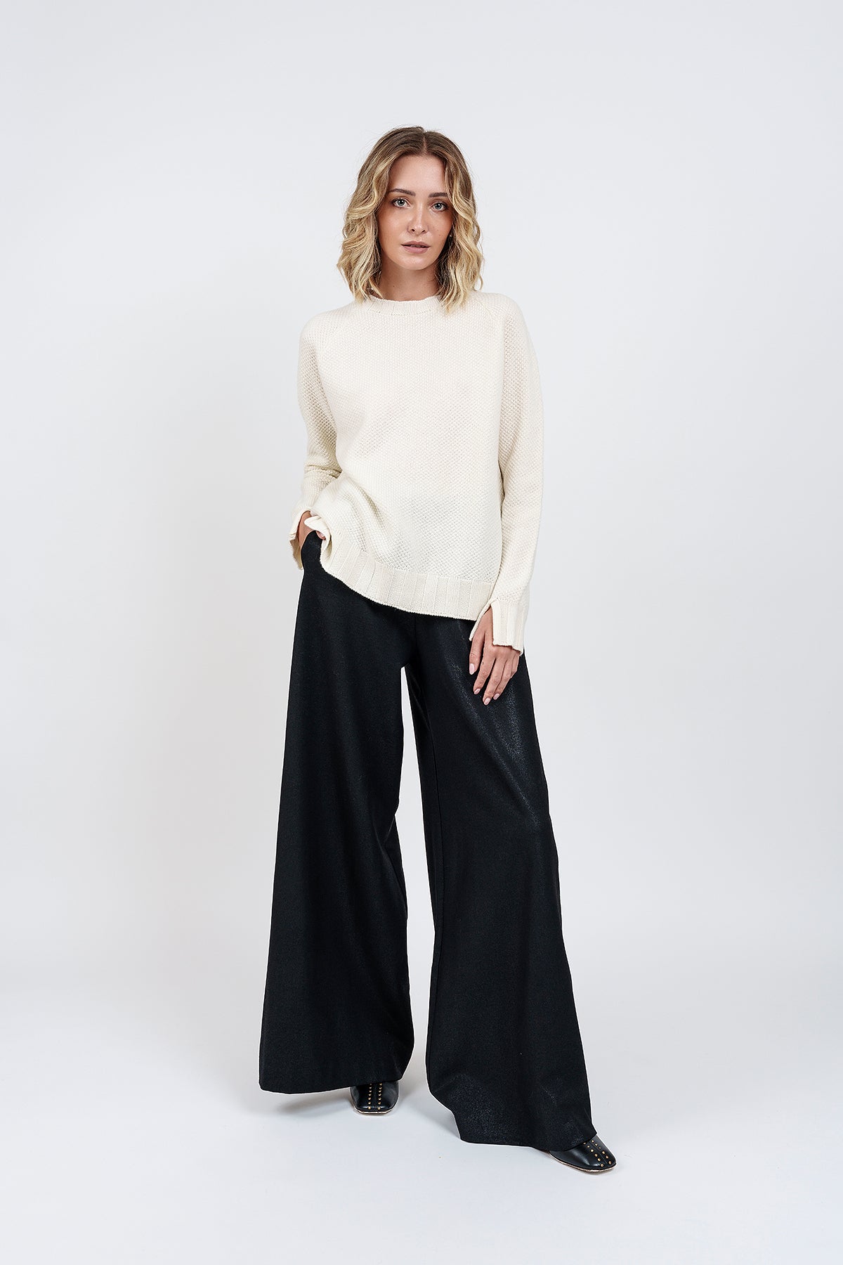 MUST HAVE TROUSERS in laminated wool