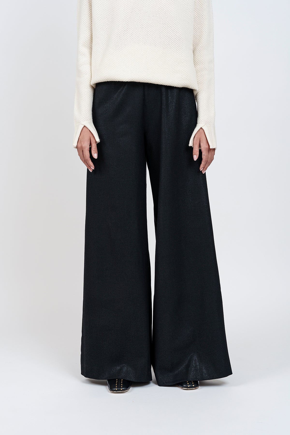 MUST HAVE TROUSERS in laminated wool