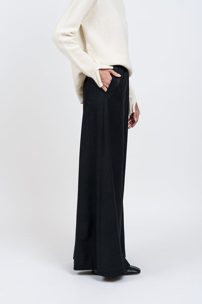 MUST HAVE TROUSERS in laminated wool