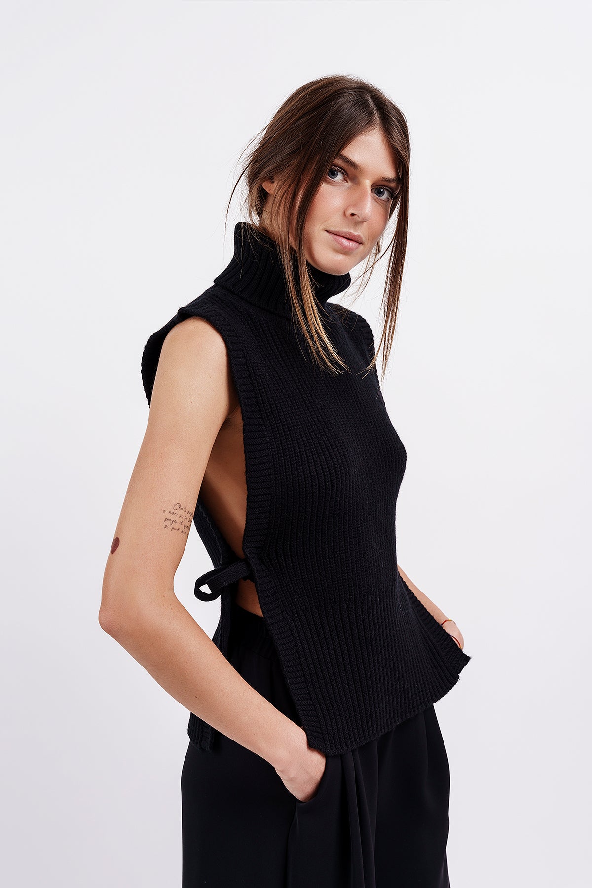 DAVANTINO BLACK TURTLENECK in wool and cashmere