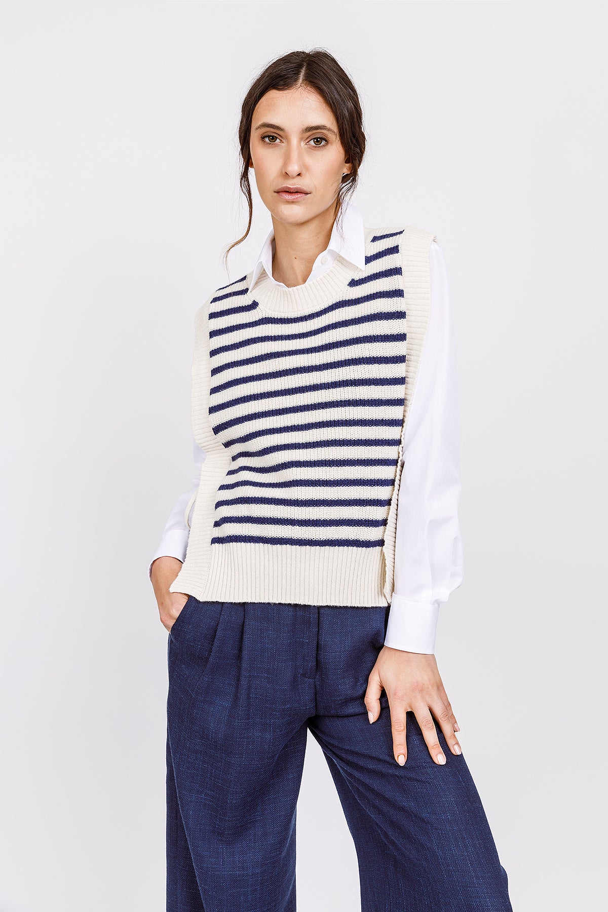 CREWNECK FRONT - Ivory and blue