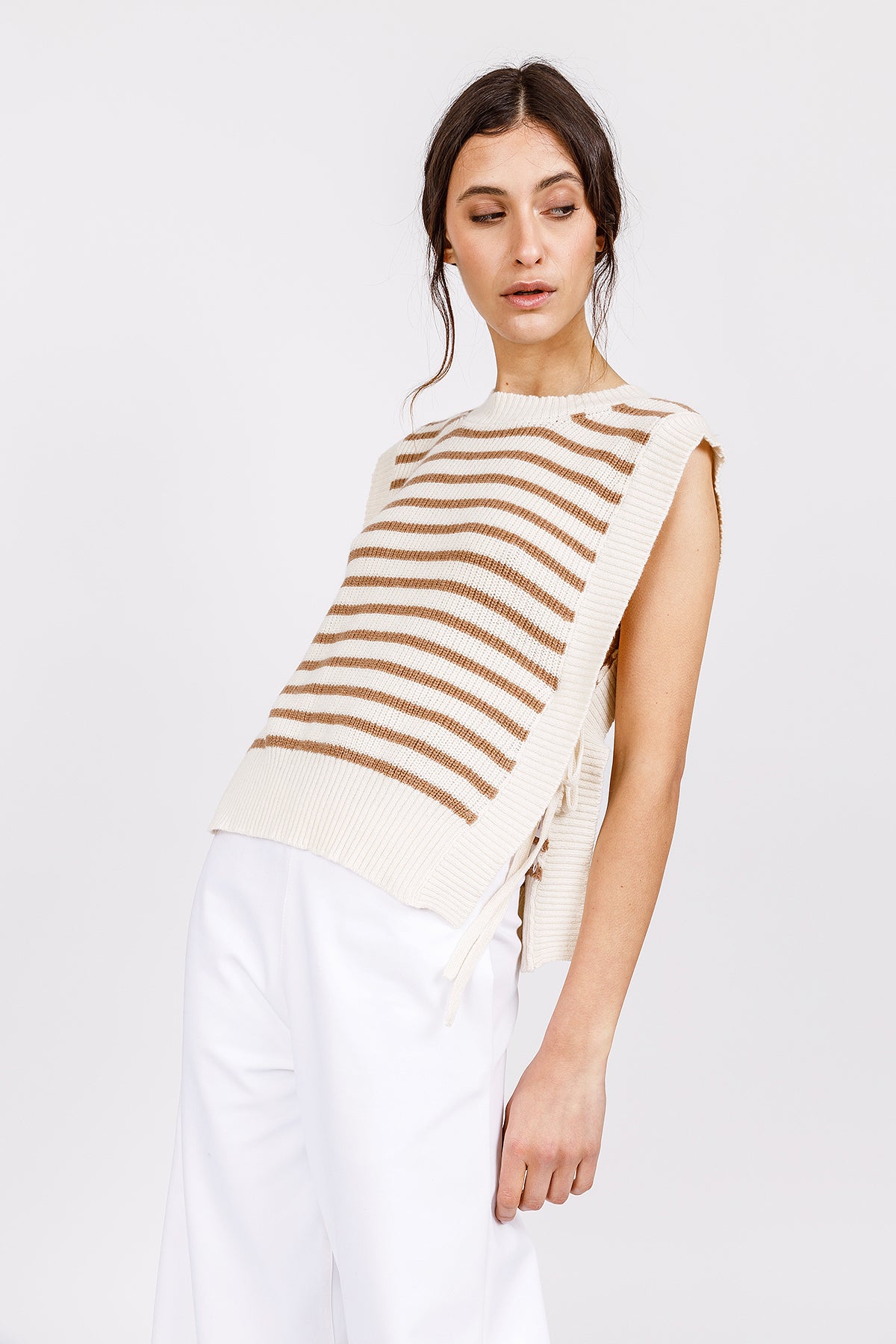 CREWNECK FRONT - Ivory and sand